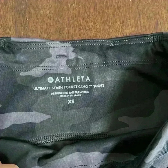 Athleta Ultimate Stash Pocket Camo 7" Short - Picture 3 of 7